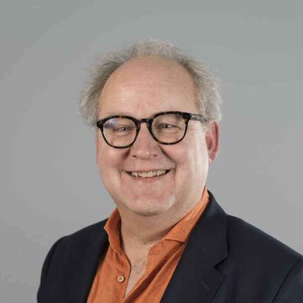 840×840 Hans Ulrich Helzer